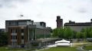 旧県庁をリニューアルした格調ある空間