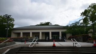 加賀藩前田家伝来の宝物も展示している美術館