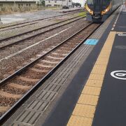 2021年６月現在、利用者が少ない為、列車によっては宇多津～松山間でも５両編成での運転になります