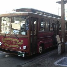 木目調のレトロなデザイン「中央前橋駅シャトルバス」を運行