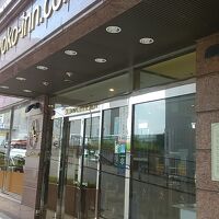 福島駅東口から歩いて近かったです。