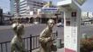 いづろ交差点の歩道に