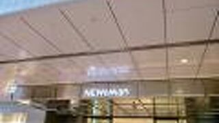 横浜駅西口にあり