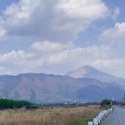 滋賀と岐阜にまたがる立派な山。　長浜や、関ヶ原などからも良く見えます!