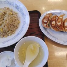 炒飯と餃子730円