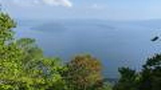 十和田湖を一望
