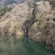 風情がある滝です。