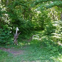 登山道　遊歩道入り口