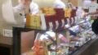 「萩の月」で有名なお店です