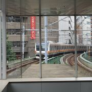 ＪＲ線電車を間近で観れます。