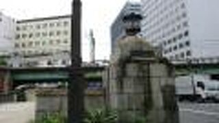 親柱がレトロで歴史を感じさせます。