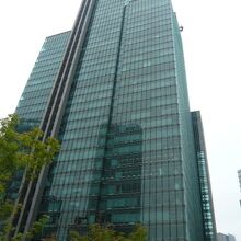 泉ガーデンタワーの高層部分です。低層部分とともに開発された。