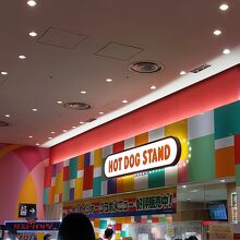 シティーはお店がたくさん！