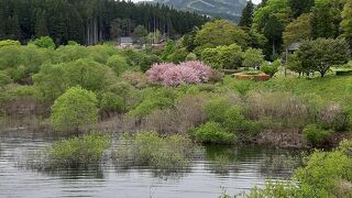 静かなダム湖