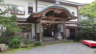 国指定名称「旧白毫院庭園」を見ながらゆば料理