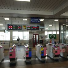 京成八幡駅改札口