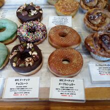 パンはすべてコロナ禍でもむき出し陳列でした