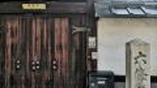 石碑が目立ちます