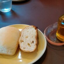 パンはお代わりができます