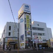 鳥羽駅隣接のショッピングセンターです。