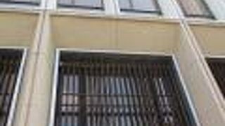 大きなビルのお寺でした