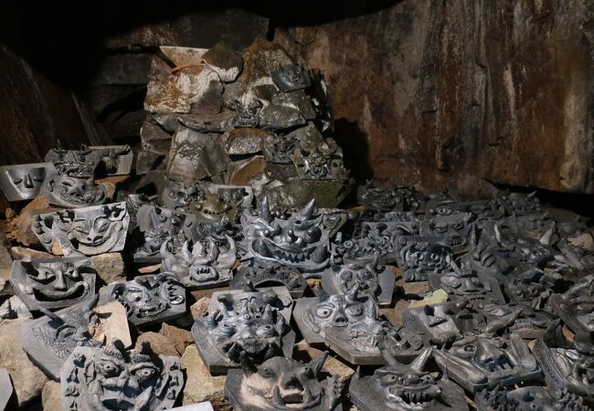 洞窟内にいっぱい展示してあります。