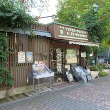 大通り公園の中ほどにあります