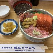 函館で、朝から海鮮丼♪　サービスA丼でも十分美味しかったです。