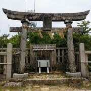 弥彦山の山頂に祀られる神社