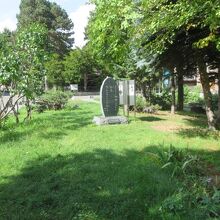 こんな感じで石碑が立ってます