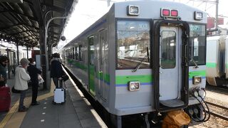 ２両のディーゼル車は観光客で満席?????