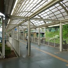 レオライナーの西武球場前駅