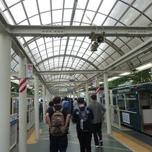 レオライナーの西武球場前駅