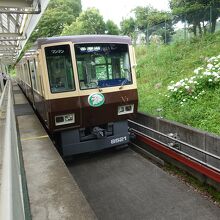 レオライナーの西武球場前駅