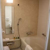 洗い場付きのユニットバスが独立してあります。