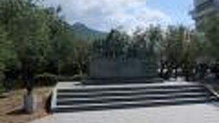 バスを待つ間に見物しました。