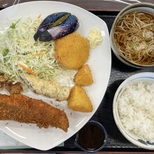 でか盛り第５弾　金華銀鮭のフライ定食