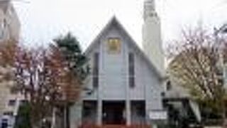 若宮大路に面した立派な教会