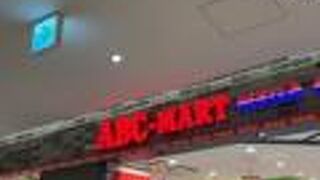 マークイズのシューズ店