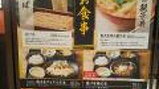 川崎の音楽ホールのレストランエリアにあります。