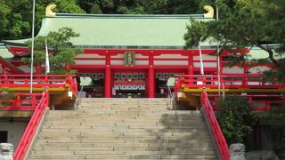 竜宮城にも形容される神社