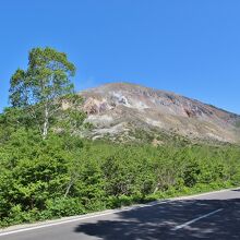 一切経山とスカイライン