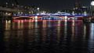 リバーウォークから眺めた吾妻橋のライトアップ