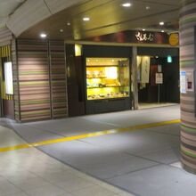 レストランはリーズナブルです