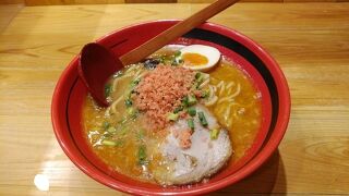 エビの風味が効いたスープが特徴
