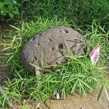 江島神社 奥津宮 力石 