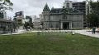 歴史の那珂川沿いの旧福岡県公会堂貴賓館