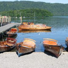 リオ湾の船着き場。つばめ号と同じニス塗りのボートが珍しい