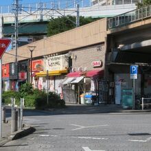 鶴舞駅を降りてすぐにあります