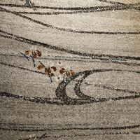 絨毯もよく見ると流水文様です